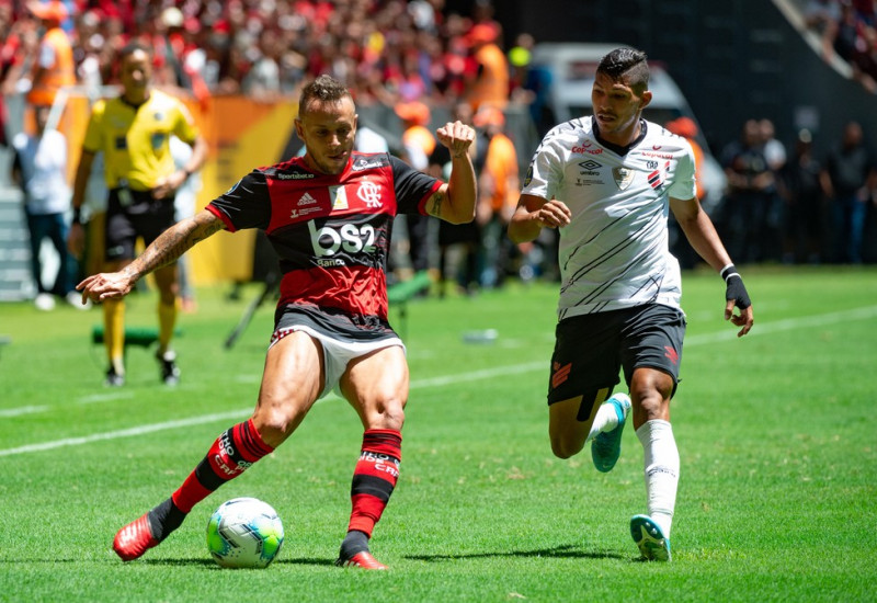 Ao que parece mesmo o destino do lateral Rafinha (ex-Flamengo) será mesmo o Grêmio