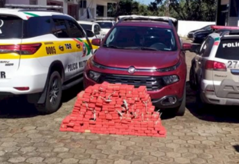 Droga estava sendo transportada num veículo com placas de São Paulo