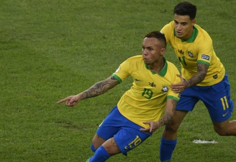 Everton marcou um gol e sofreu o pênalti de redundou no terceiro gol brasileiro