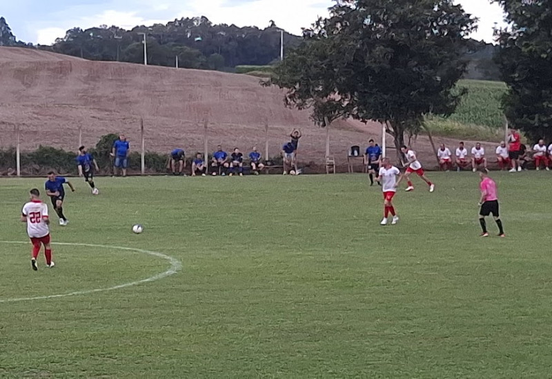 Num jogo de alternativas, o Estrela Vermelha venceu o jogo de ida da semi  (Foto: Stenio Wathier/JRTV)