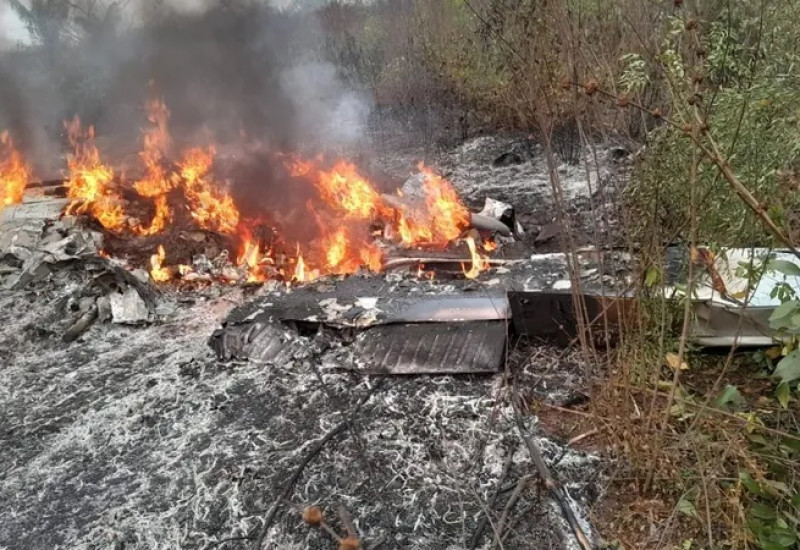 Fogo após queda de avião em fazenda de Apiacás (MT) — Foto: Reprodução