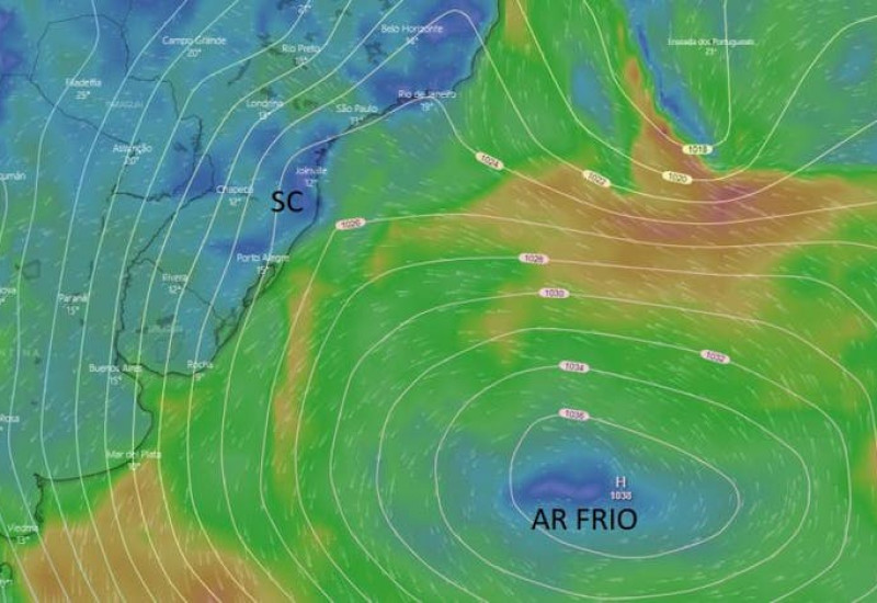 Simulação mostra que o ar frio dos últimos dias vai para o mar (Foto: Windy)