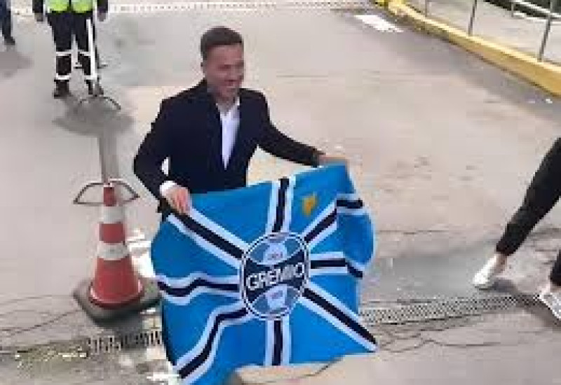 Artur chega para reforçar meio decampo gremista (Foto: Reprodução)