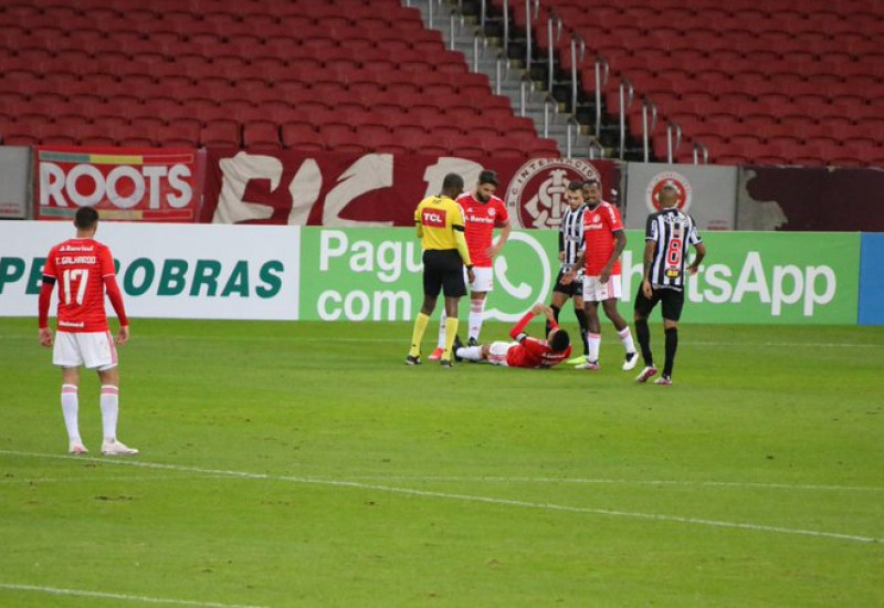 Lance em que Maurício perde gol feito (foto: @eduardode conto)