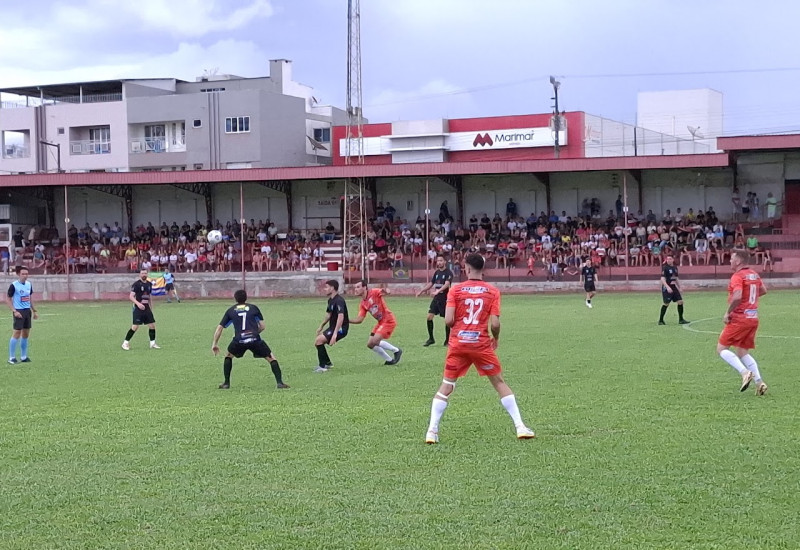 Sobraram emoções no primeiro duelo da decisão em São Miguel do Oeste (Foto: Stenio Wathier/JRTV)