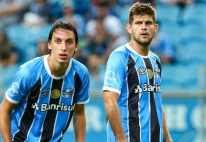 Média de idade da zaga do Grêmio é superior a 33 anos (Foto: Lucas Uebel/Grêmio FBPA)