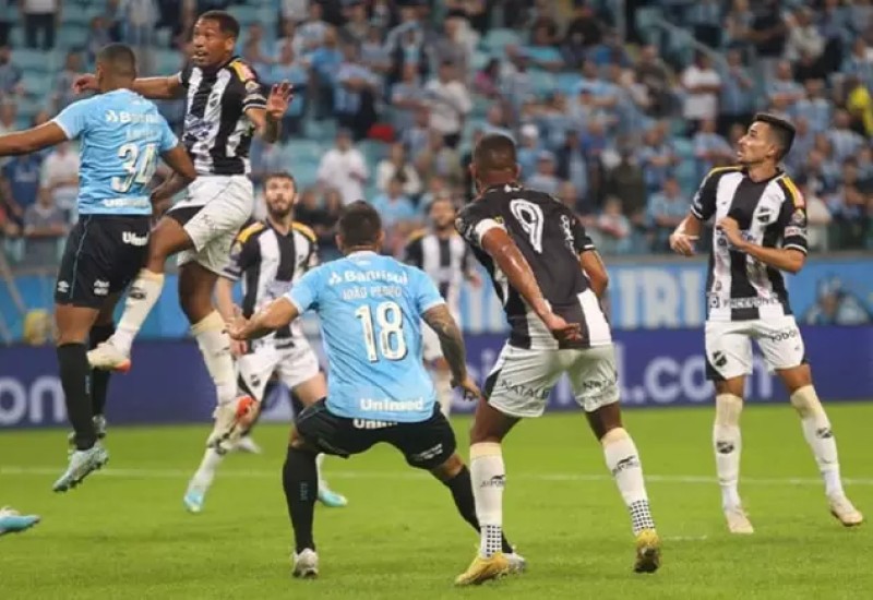 Grêmio penou contra o time misto do ABC (Foto: Rennê Carvalho/ABC F.C)