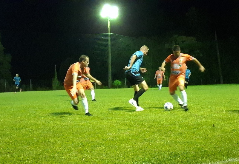 Decisão quente no Fut 7 de Veterano em São Miguel (Foto: Stenio Wathier/JRTV)