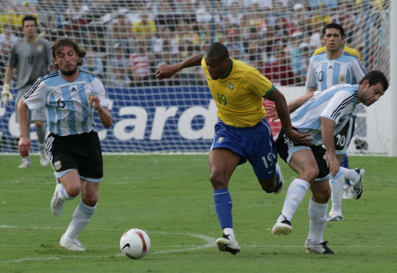 Após 14 anos, Brasil e Argentina voltam a se encontrar numa decisão