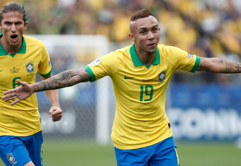 Everton marcou o terceiro gol da goleada brasileira em cima do Perú