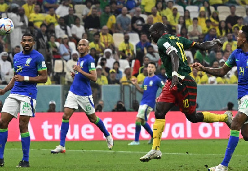 Aboubakar fez do gol da vitória de Camarões contra o Brasil (Foto: REUTERS/DYLAN MARTINEZ)