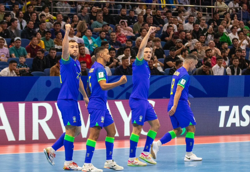 Foi no sufoco, mas depois de 12 anos Brasil volta a disputar uma final da Copa do Mundo (Foto: CBF/Futsal)