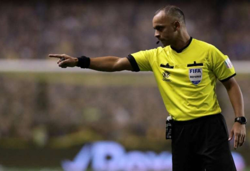 Trabalho de Wilton Pereira Sampaio no confronto entre Inter e Corinthians recebeu sérias críticas