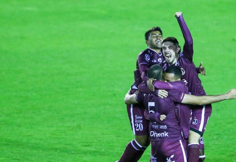 Moleque Travesso fez a festa em pleno estádio Orlando Scarpelli (Foto: CRISTIANO ANDUJAR/ISHOOT/ESTADÃO) 