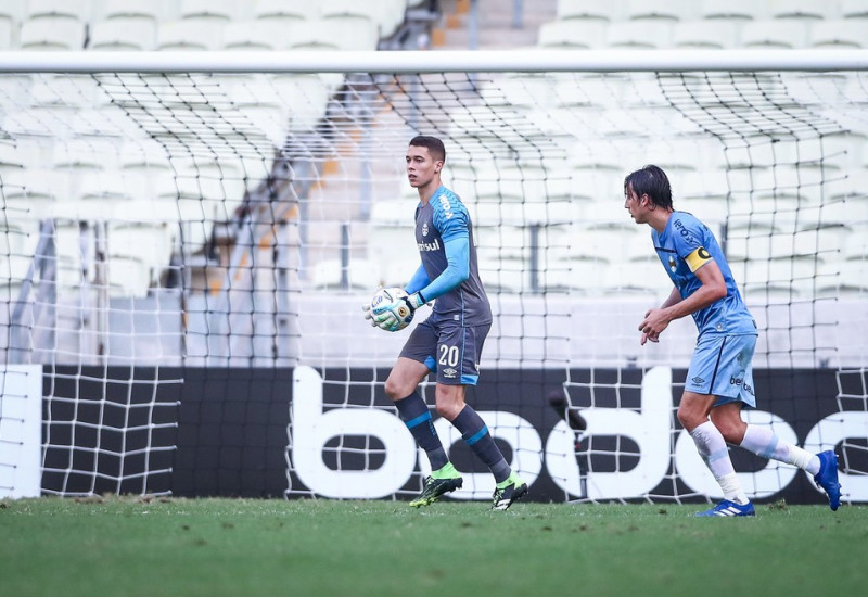Brenno vacilou no lance que originou o gol da vitória cearense (Foto: Lucas Uebel / Grêmio FBPA)