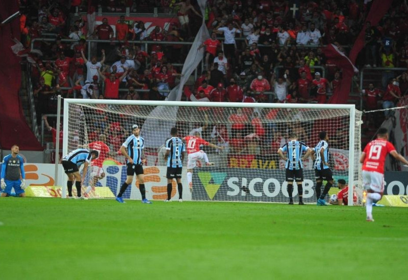 Inter acaba com a sequência de vitórias do Grêmio Foto: Fabiano do Amaral