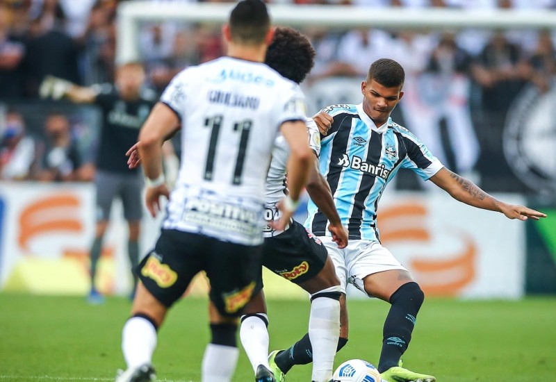 Grêmio precisa vencer o Atlético-MG e ainda torcer por uma combinação de resultados (Foto: Lucas Uebel / Grêmio FBPA / Divulgação)