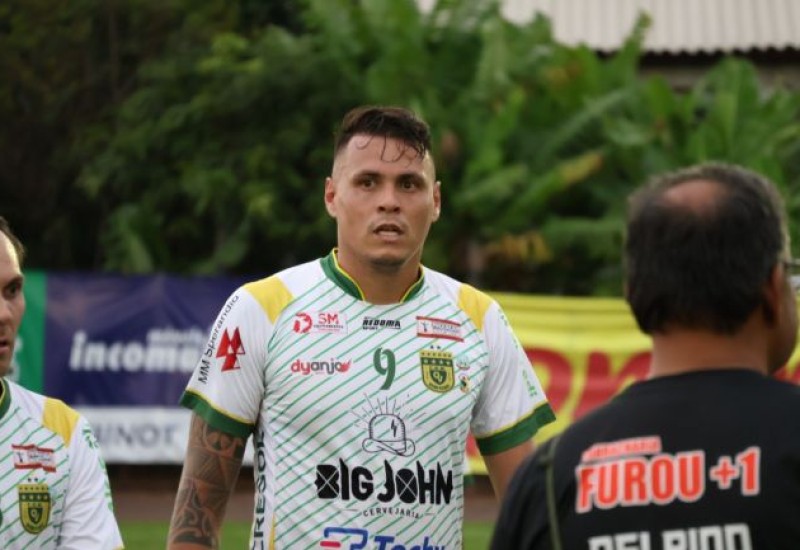 Com dois gols e boa atuação, Erick foi fundamental na vitória do Ouro Verde (Foto: Ricardo Orso/Progresso FM)