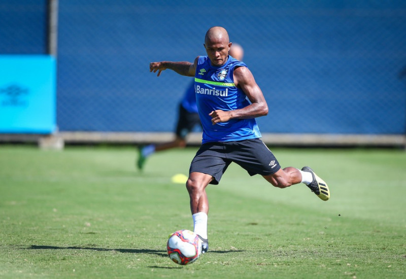 Léo Pereira, de 20 anos, joga para ganhar prestigio junto ao técnico Renato