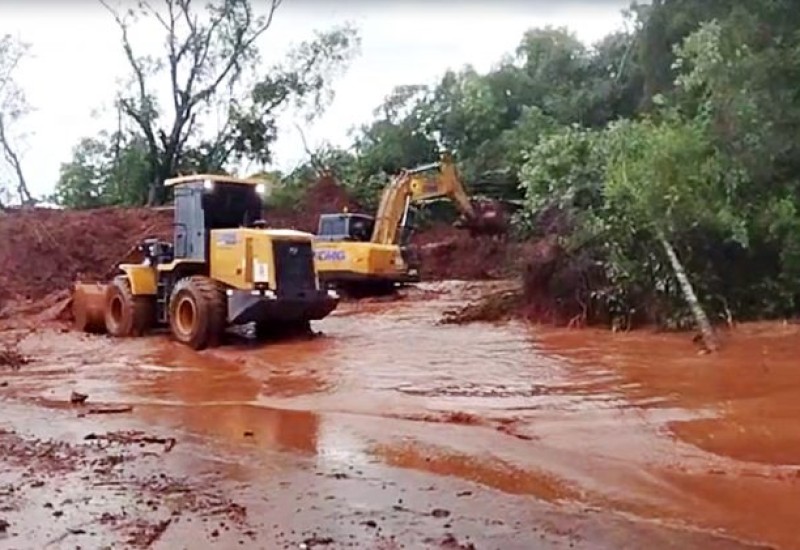 Máquinas removem lama da rodovia – Foto: Prefeitura de Chapecó/ND