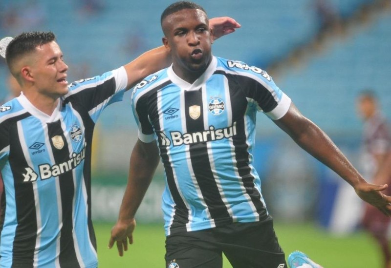 Elias marcou os dois gols na vitória sobre o Caxias (Foto: Fabiano do Amaral)