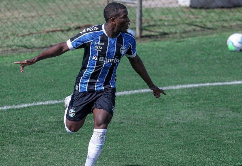 Mesmo jogando pouco tempo, Elias balançou a rede duas vezes Foto Divulgação/Grêmio