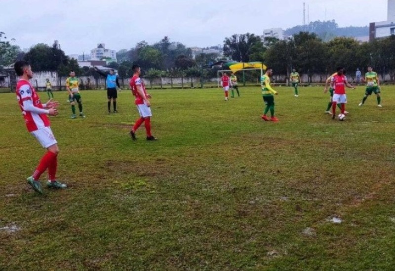 Apesar das condições do gramado, Ypiranga e Metropolitano fizeram um grande jogo. (Foto: Rádio Cedro FM)