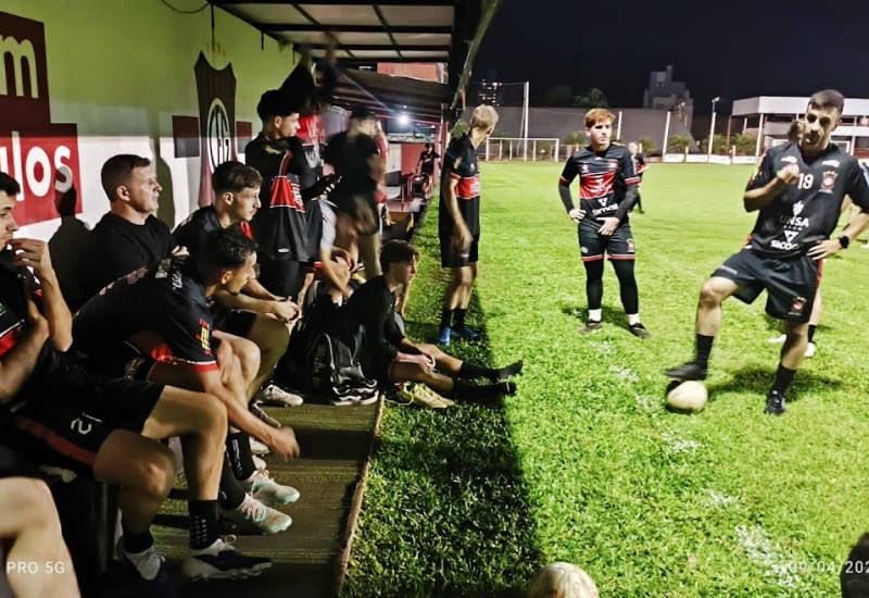 A liderança do meia Edu Becker vai ser importante no confronto com o Aliança (Foto: Sergio Wathier/JRTV)