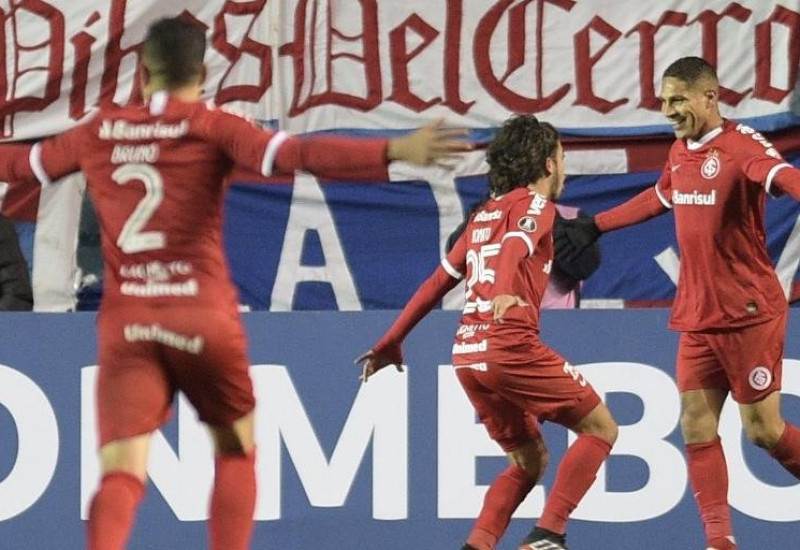 Guerrero comemora o gol que deu a vitória do colorado gaúcho
