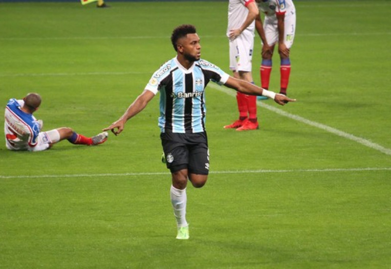 Borja comemora o primeiro gol tricolor (Foto: Lucas Bubols)