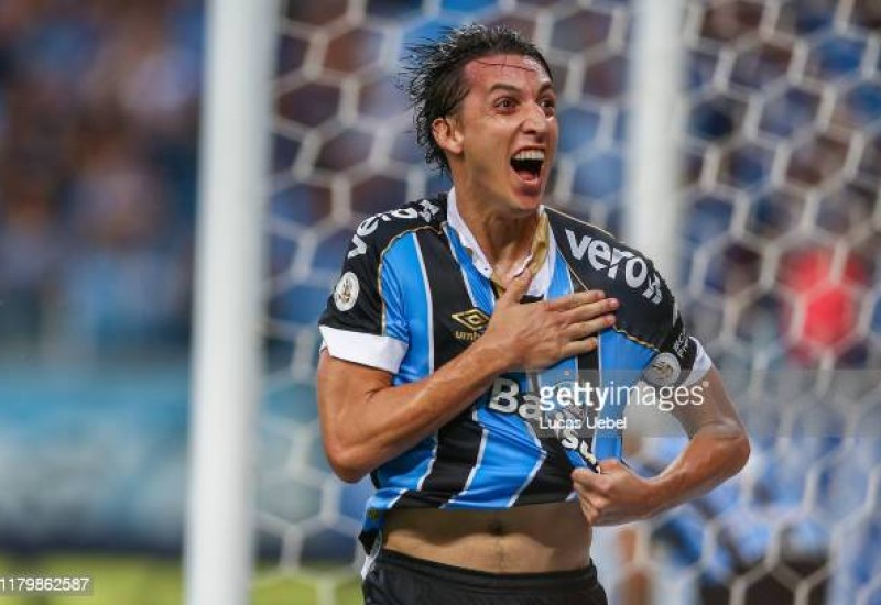 A garra de Geromel faz a diferença em favor do Grêmio (Foto: Lucas Uebel/Divulgação)