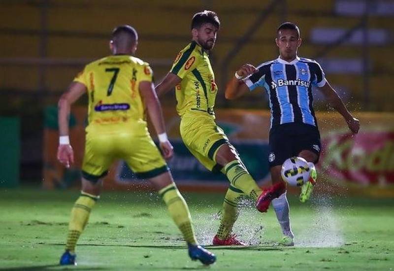Grêmio leva três do Mirassol e está eliminado da CB (Foto: Lucas Uebel / Grêmio / Divulgação / CP)
