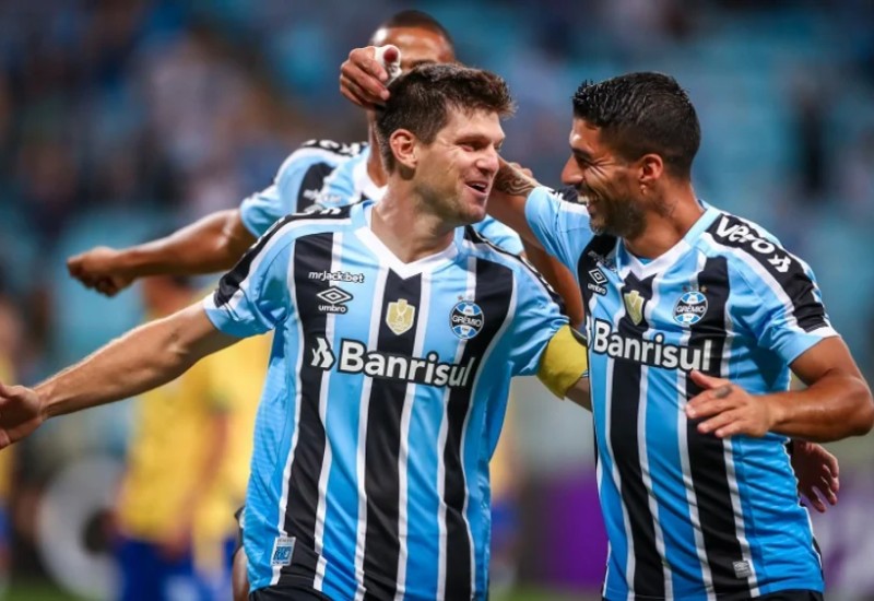 Kannemann e Suárez marcaram na goleada do Grêmio na Arena (Fotos: Lucas Uebel / Grêmio FBPA)