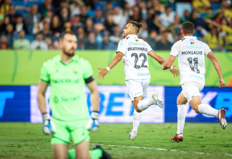 Braithwaite marca primeiro gol pelo Grêmio com assistência de monsalve — Foto: Lucas Uebel/Grêmio FBPA