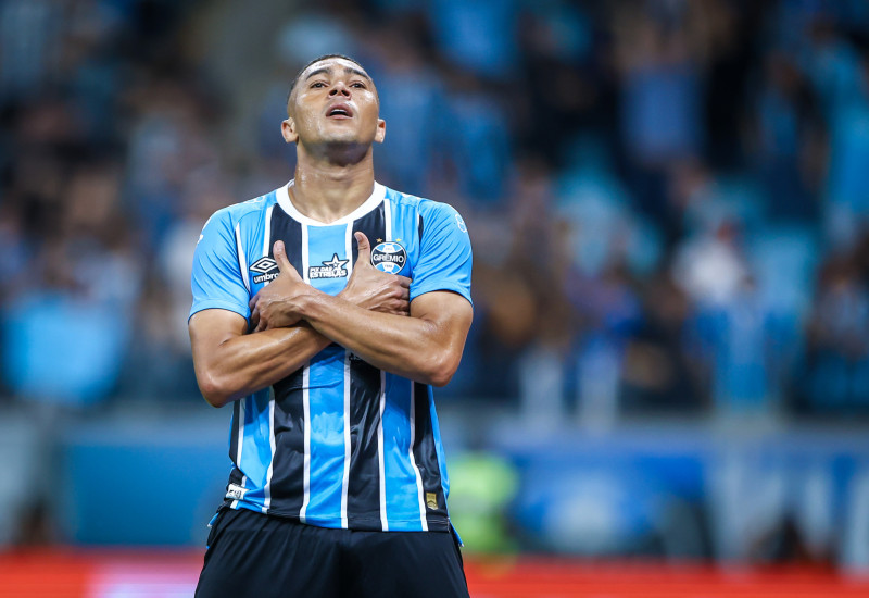 Carlos Vinicius  foi um dos destaques da vitória gremista (Foto: Lucas Uebel / Grêmio)