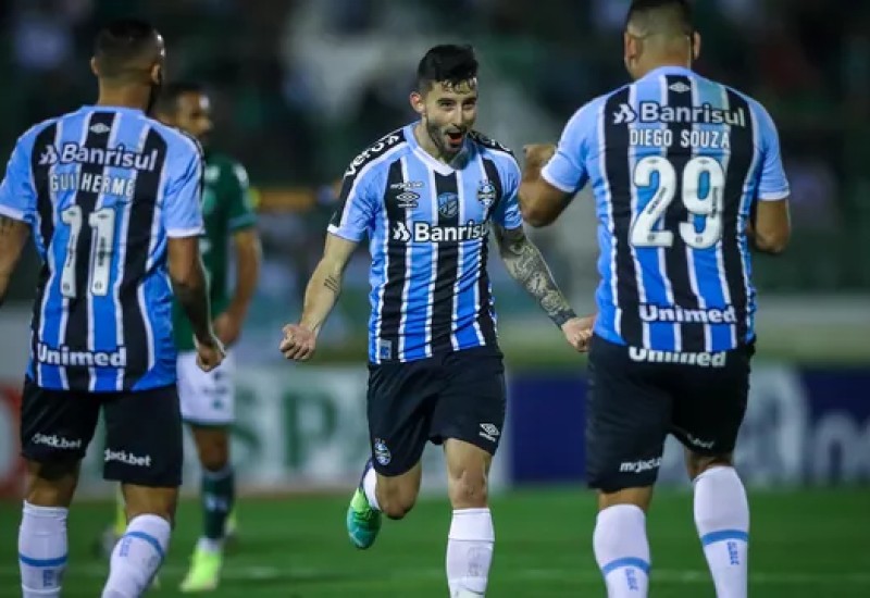 Villasanti comemora o gol que abriu o caminho da vitória tricolor (Foto: Lucas Uebel/Grêmio)