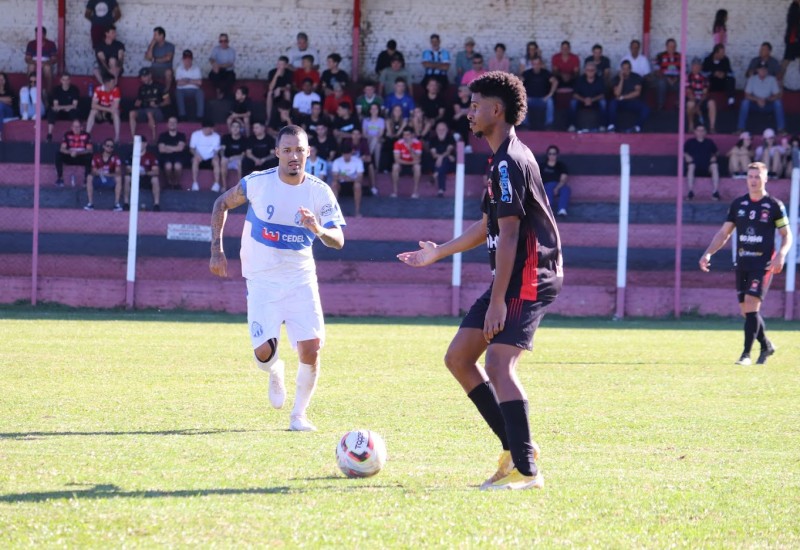 Rio Peixense e Guarani fazem o choque de líderes em Piratuba (Foto: Luis Bataglin/Guarani)