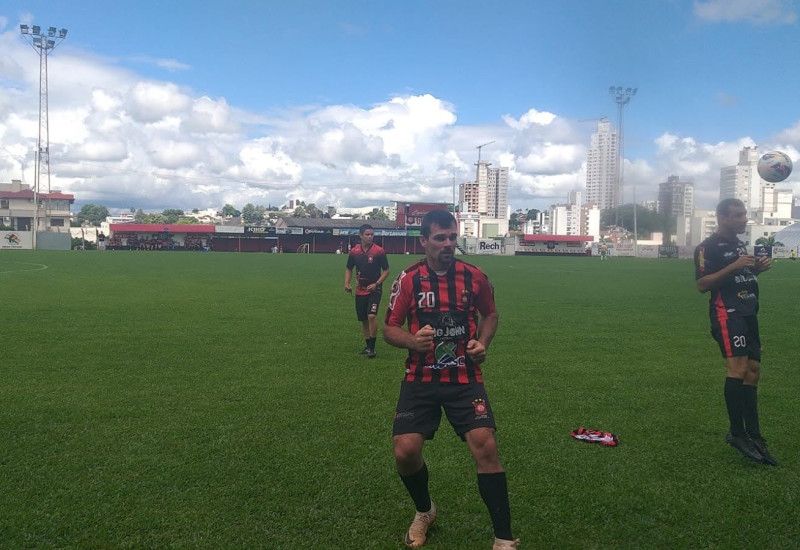 Tiago Dickel, de boa atuação, anotou um dos gols da vitória bugrina (Foto: Sergio Wathier/JRTV)