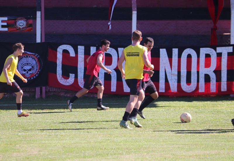 Zancanaro elogiou aplicação dos jogadores no treino de ontem (06) - Foto: Luis Bataglin/Guarani