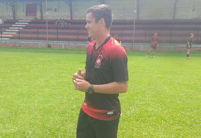 Dudu, preparador físico do time adulto e técnico do Sub-18 (Foto: Sergio Wathier)