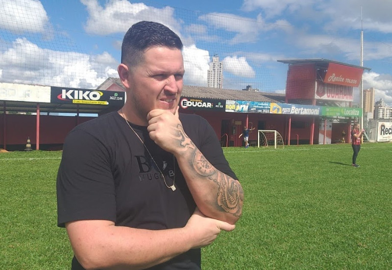 Jonathan Teixeira prepara dois esquemas para jogo de estreia do Guarani (Foto: Sergio Wathier/JRTV)