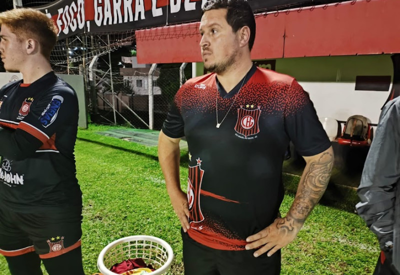 Time do técnico Jonathan Teixeira sem três titulares na partida contra o CRM (Foto: Sergio Wathier)