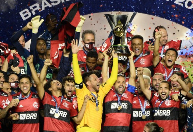 Mesmo perdendo para o São Paulo, Flamengo comemorou o bi-campeonato