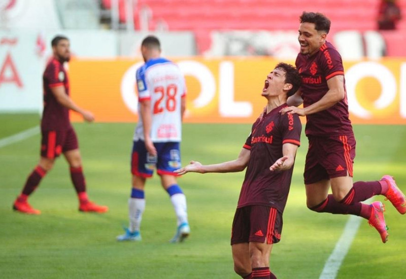 Rodrigo Dourado coemora o segundo gol do Inter (Foto: Fabiano do Amaral)
