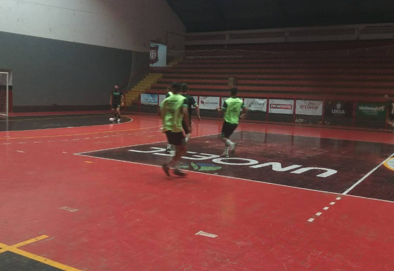 São Miguel treinou forte para encarar o bom time do Joaçaba Futsal (Foto: Sergio Wathier/JRTV)