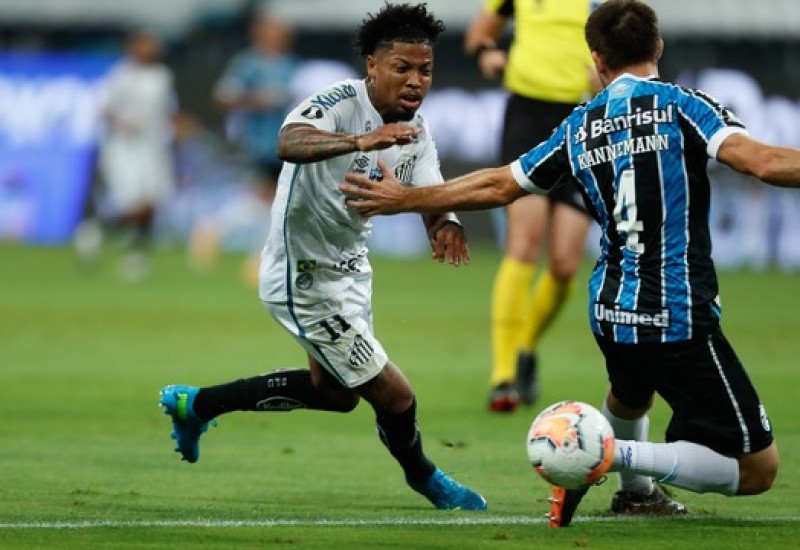 Santos arrancou um empate no jogo de ida das quartas na Arena, em Porto Alegre