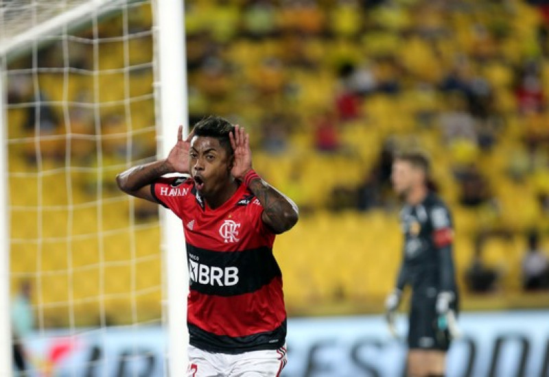 Bruno Henrique comemora o segundo gol do Flamengo (Foto: Staff Images / CONMEBOL)