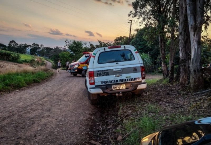 O primeiro acidente aconteceu na Linha Bela União, em Belmonte. (Foto: Marcos Lewe / Rádio 103 FM)