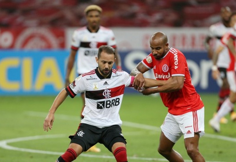Gol de empate do Flamengo foi anotado por Everton Ribeiro, nos acréscimos
