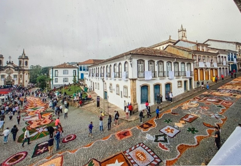 Ouro Preto confecciona tapetes artísticos – Foto: Divulgação